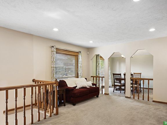 4th image of 3720 Lookingglass Dr