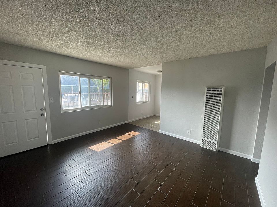 1st image of 977 W 46th St #4