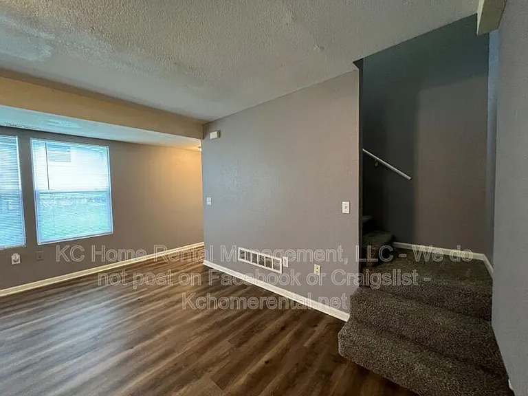 1003 S Hocker Ave — Photo 20
