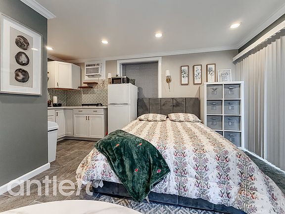 3rd image of 1621 S Sherbourne Dr #V3