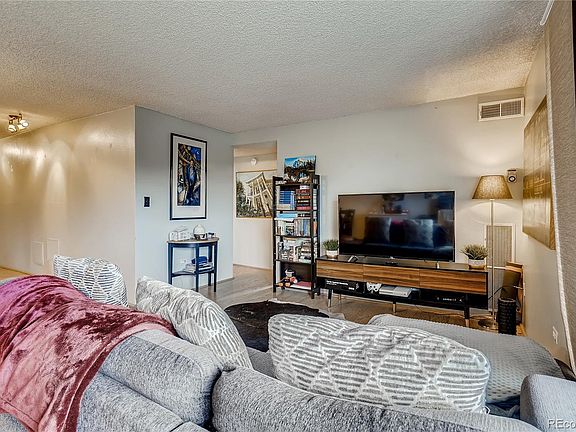 4th image of 1313 N Steele St APT 501