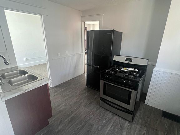 2nd image of 460 E 24th St #2
