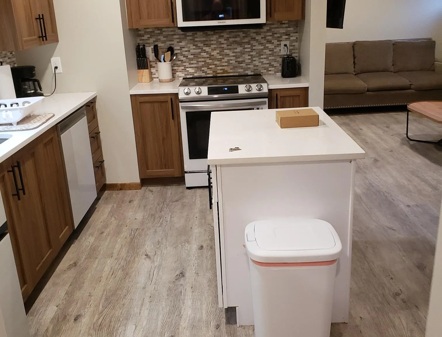 3 bed, 925 sqft, $2,195 — Photo 1