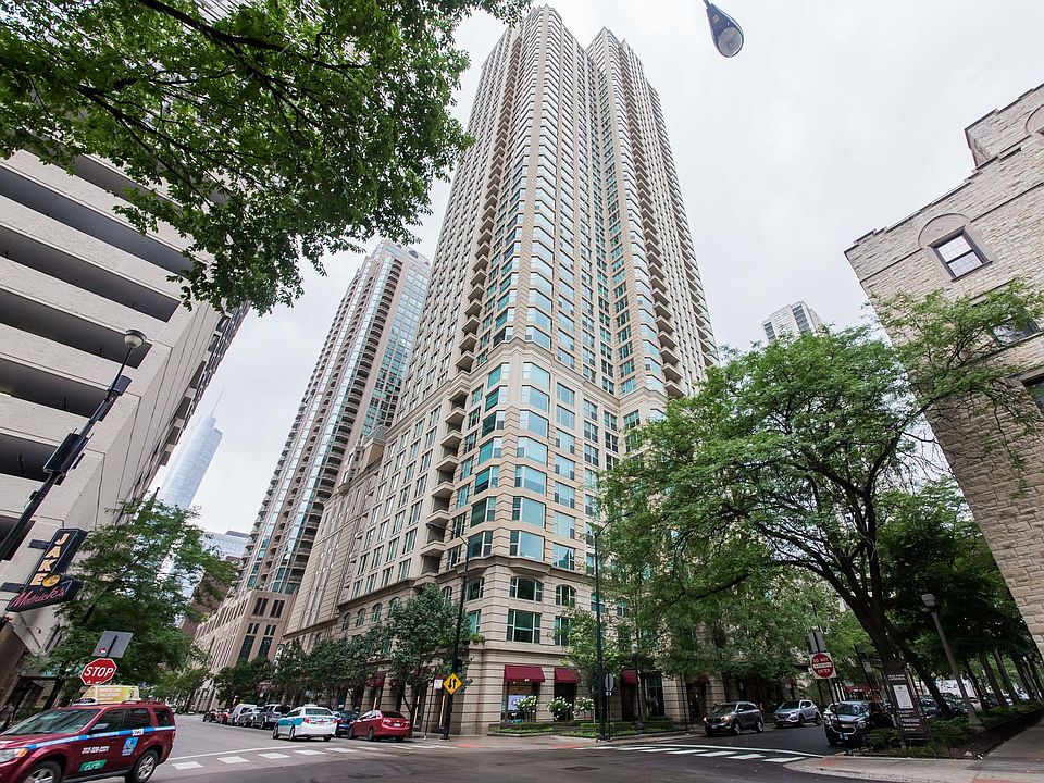 1st image of 25 E Superior St APT 2502