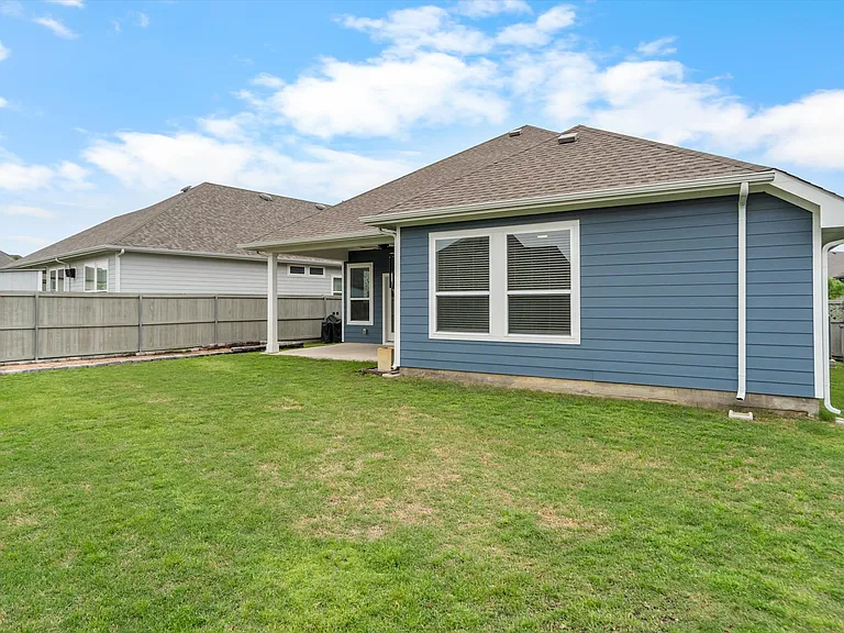 2304 Clancy Dr — Photo 21
