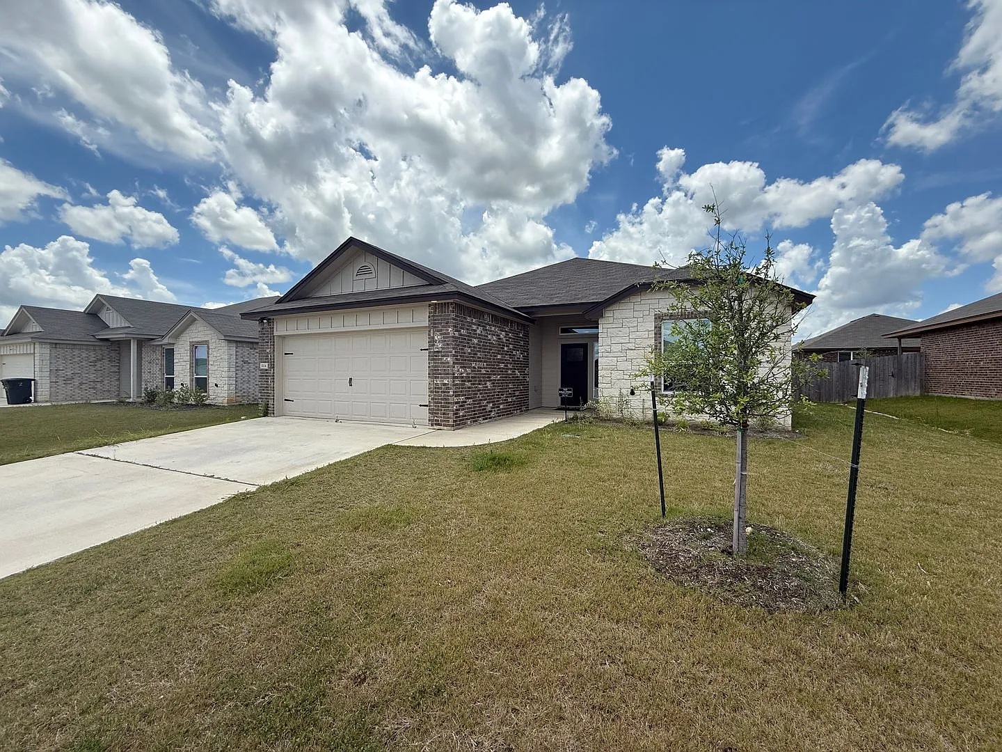 Coming Soon! Rent Reduction & Rent Special ! — Photo 2
