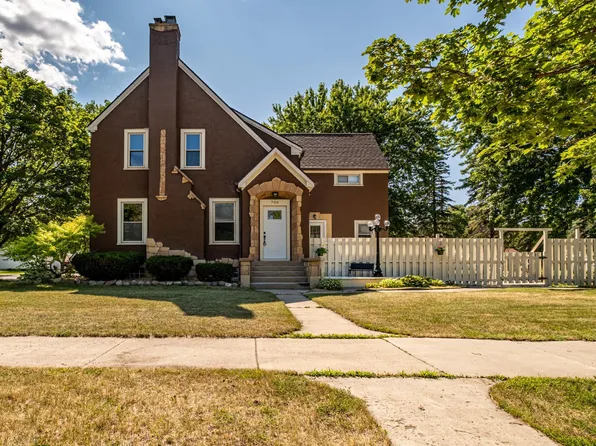 709 1st St SE, Fairfax, MN 55332