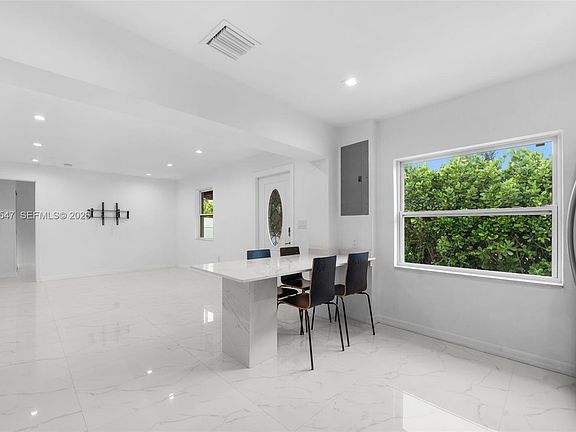 4th image of 524 NW 10th St #0