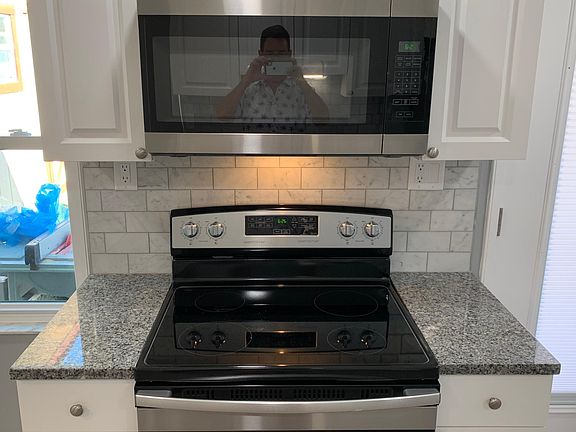 5th image of 155 9th Ave NE APT 5