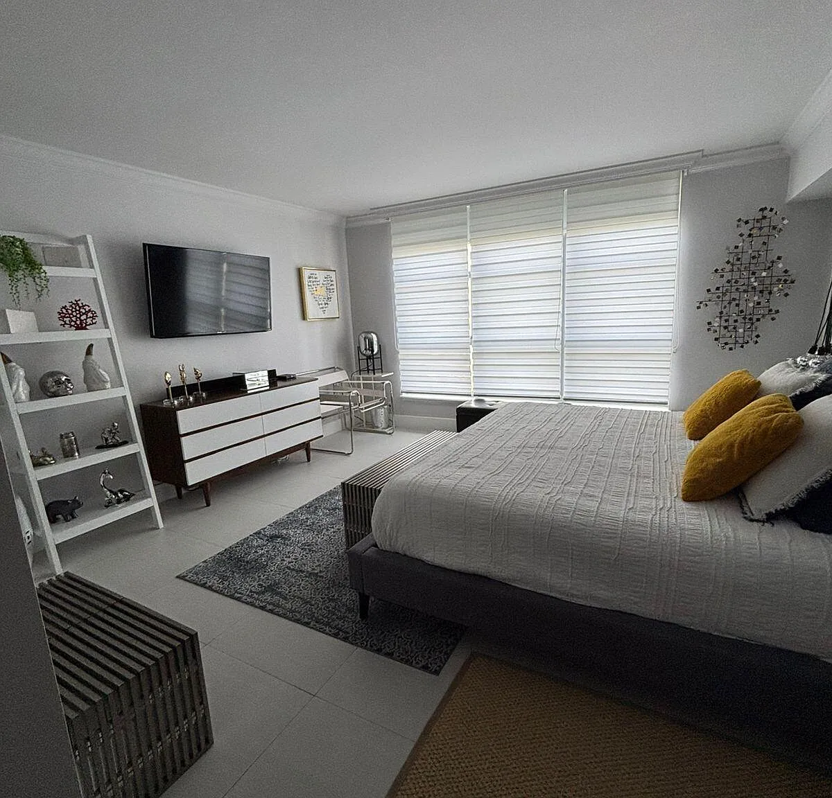 Mystic Pointe Condominium — Photo 1