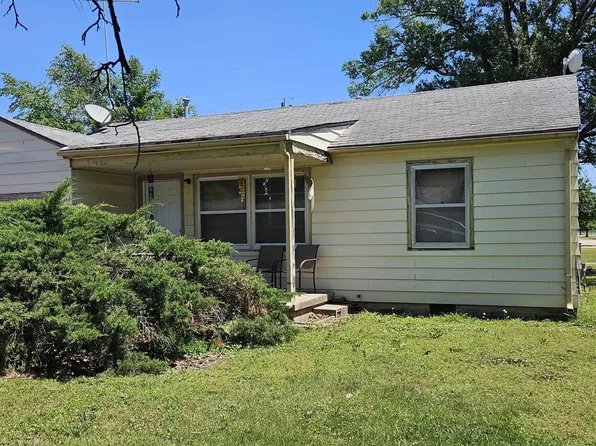 1720 Poplar St, Winfield, KS 67156