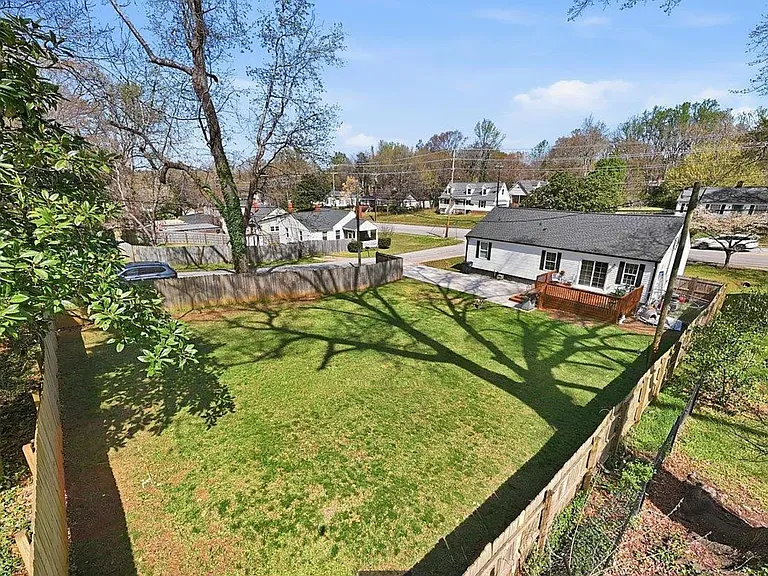 833 N Franklin Rd — Photo 15