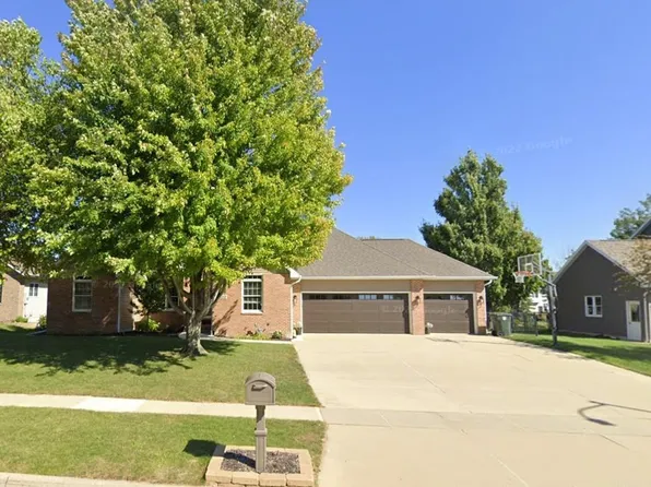 4210 Orchard Hill Dr, Cedar Falls, IA 50613