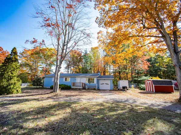 9561 Toni Trl, Interlochen, MI 49643
