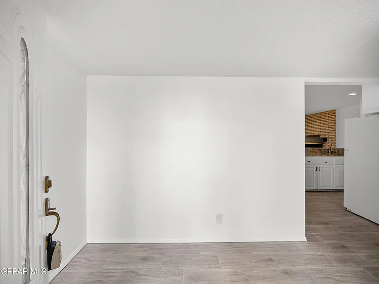 5205 Nome Ave — Photo 5