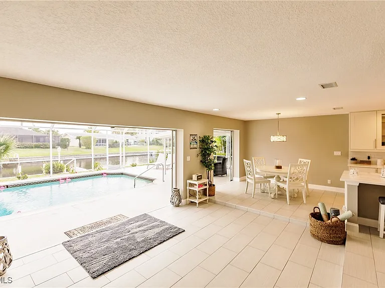1424 Windsor Ct — Photo 25