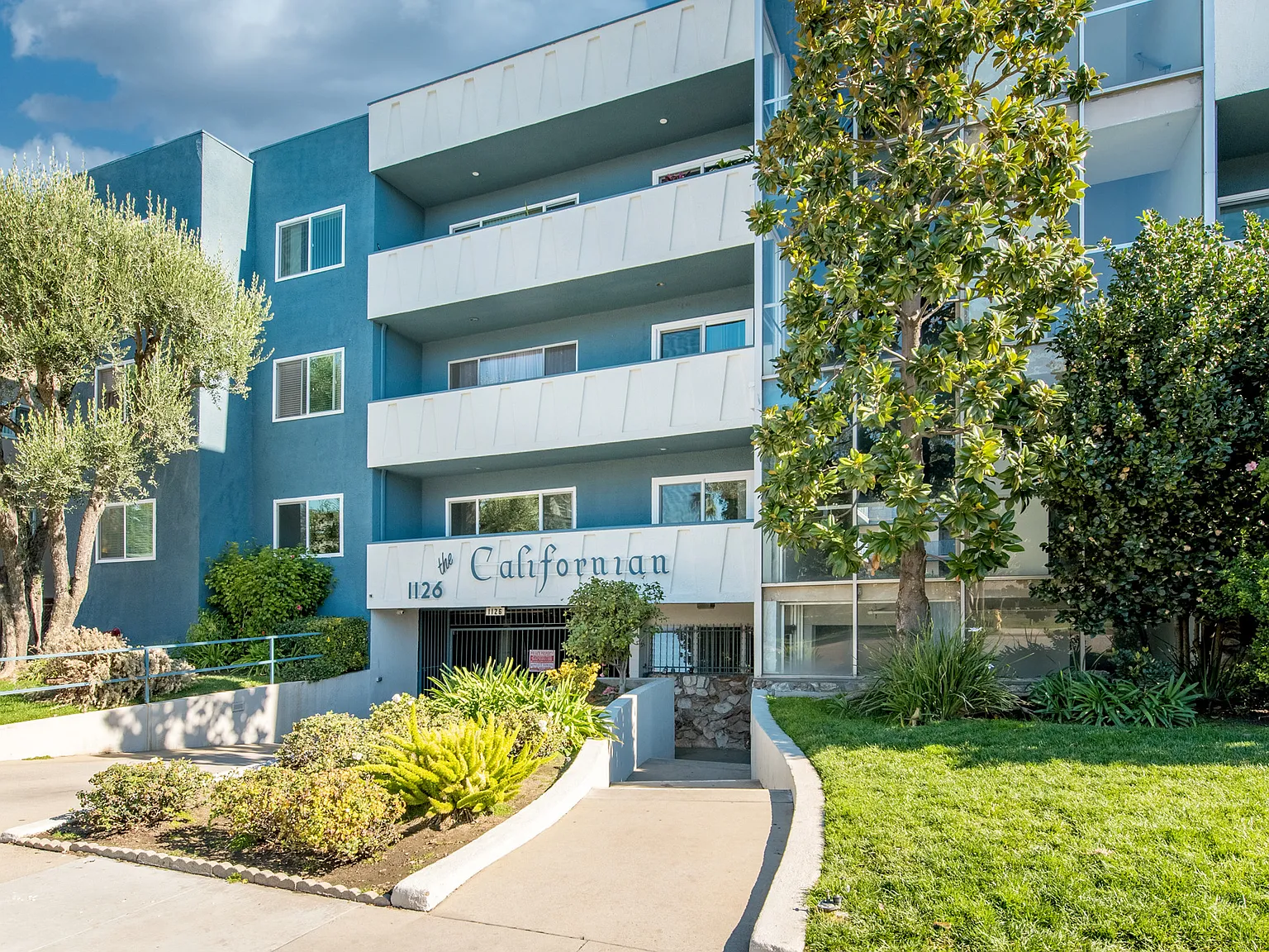 1 bed, 884 sqft, $2,800 — Photo 2