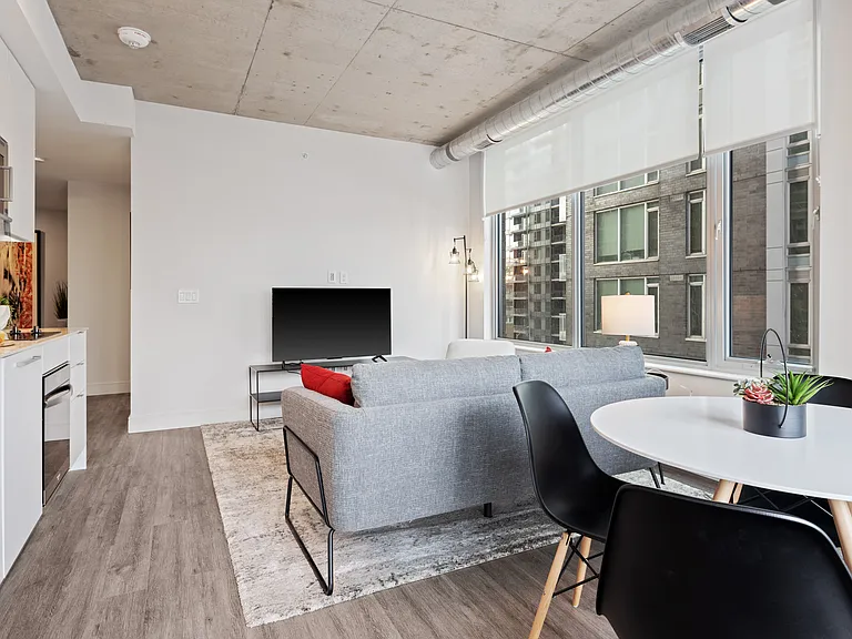 115 Champagne Ave S — Photo 17