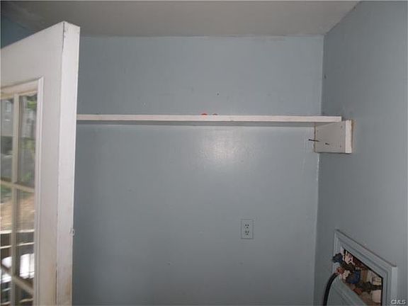 3rd image of 33 Oxford St