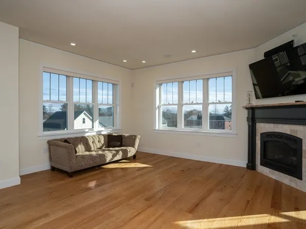 73 Village Hill Rd #3S, Northampton, MA 01060
