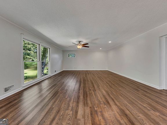 4th image of 3337 Upper Bethany Rd