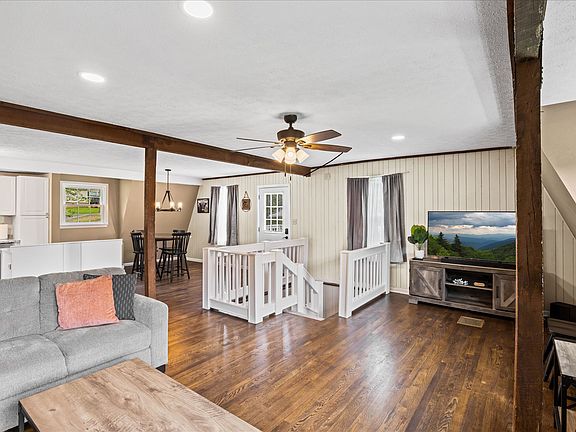 4th image of 804 Sugarloaf Ln