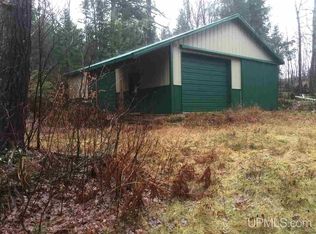 N4032 Buckhorn Dr, Munising, MI 49862