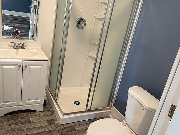 2nd Bathroom. 