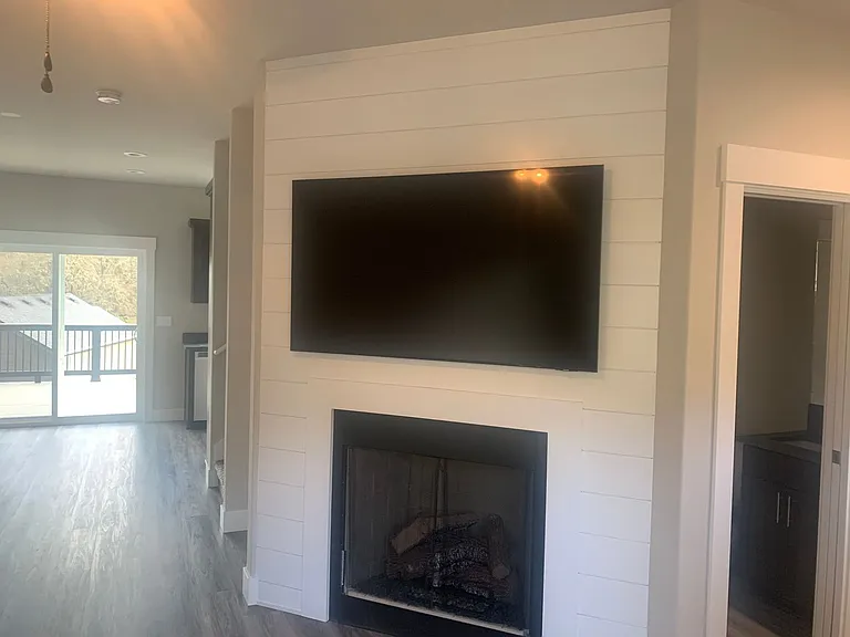 985 SE Golden Eagle Ave — Photo 3