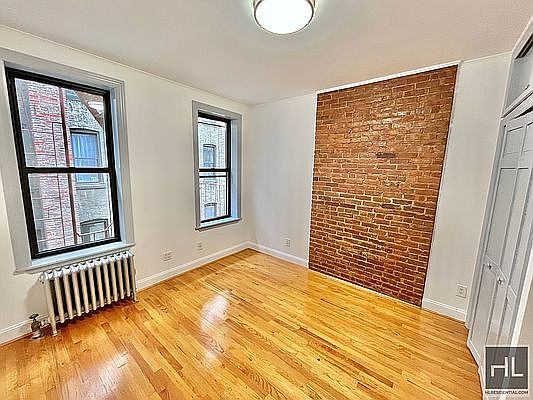 2nd image of 100 E 7th St APT 3C