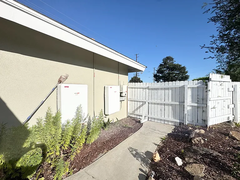 2215 El Monte Ave — Photo 18