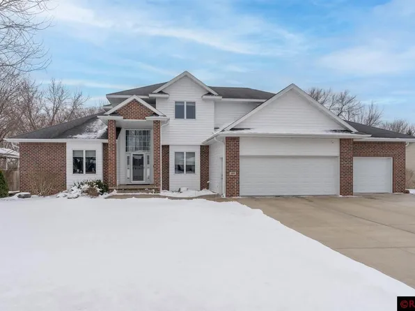 109 Southbrook Cir, Mankato, MN 56001