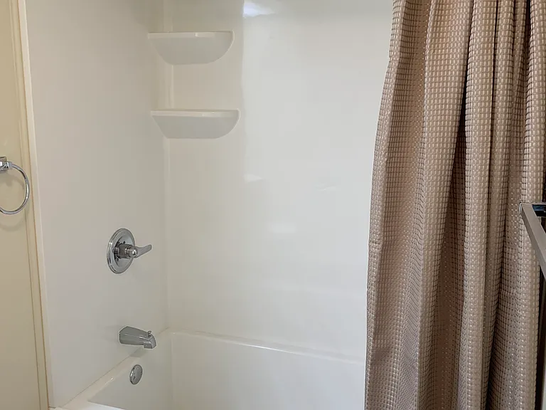 450 Lawrence St — Photo 8
