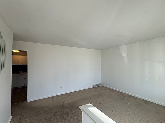 3rd image of 25800 Eureka Dr