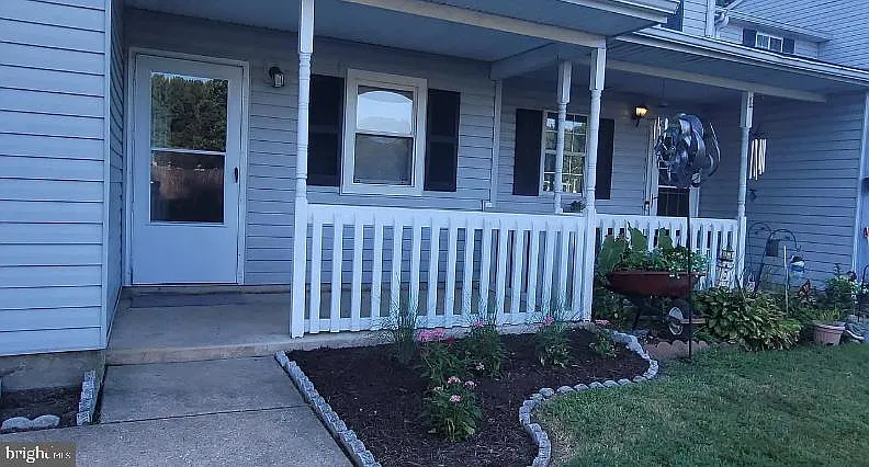 3 bed, 2.5 bath, 1200 sqft, $2,300 — Photo 2