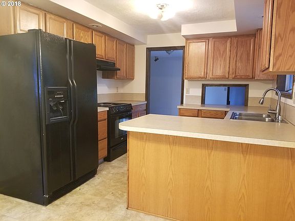 5th image of 5317 NE 49th St