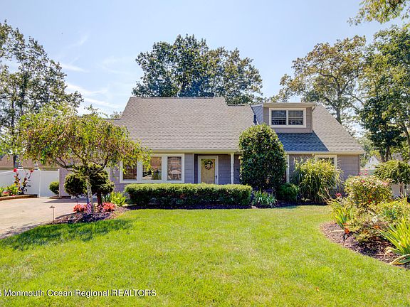 3rd image of 115 Oak Hill Drive