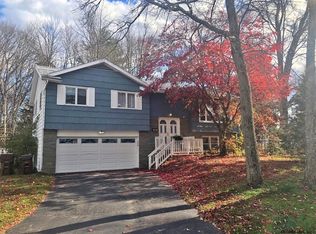 64 Meadowland St, Delmar, NY 12054