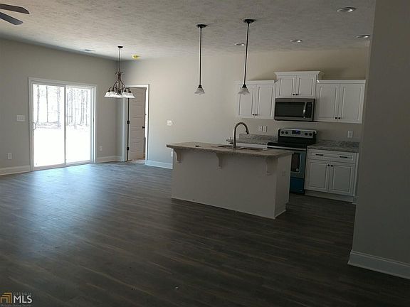 4th image of 401 Coles Way #37