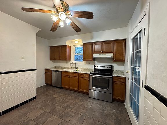 3rd image of 132 Delord Ave