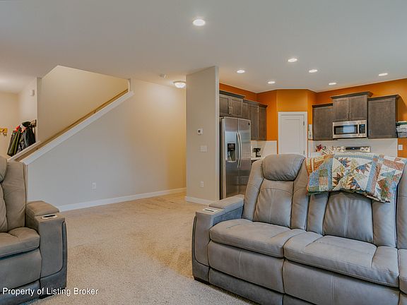 5th image of 1018 Elm Ave