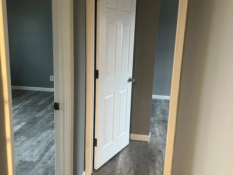 1811 Hanover Ln — Photo 7