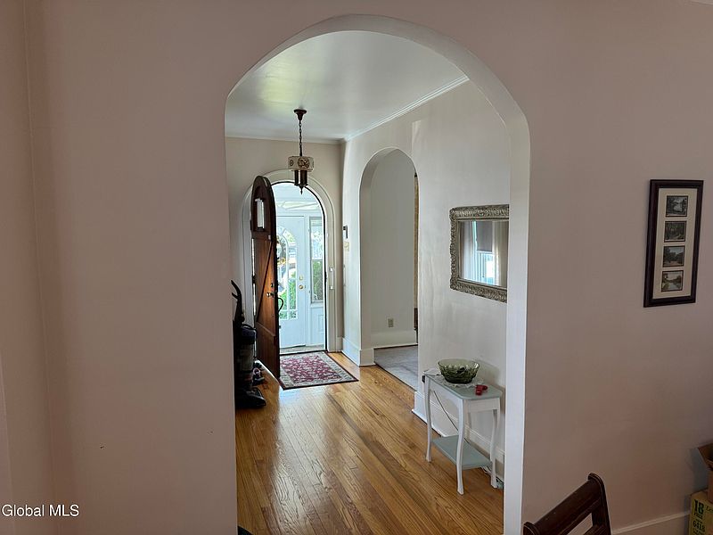 4th image of 9 Buell Street