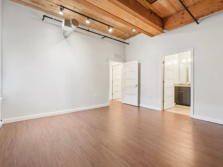 Jackson Street Lofts — Photo 34