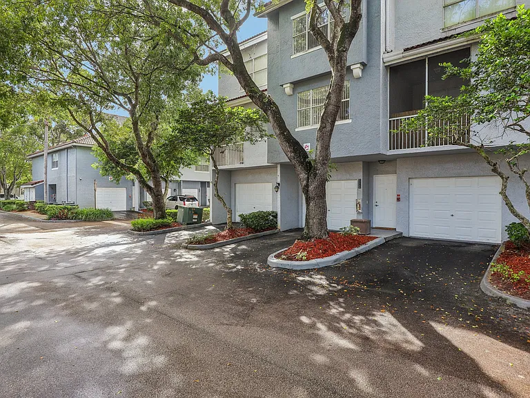 Windsor Castle Townhome Community — Photo 41