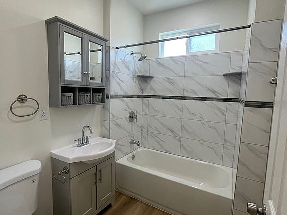 4th image of 1431 Cedar Ave APT 14