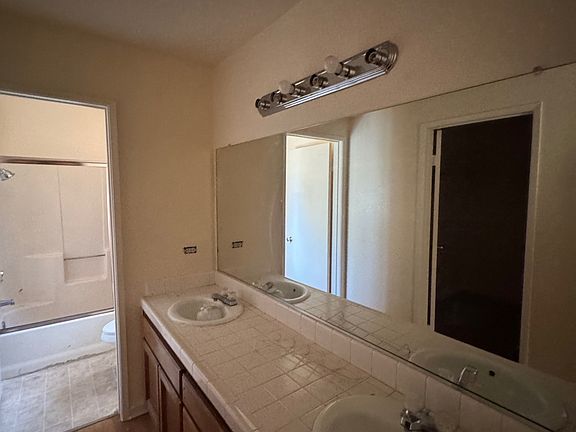 2nd image of 466 Ashwood Ct