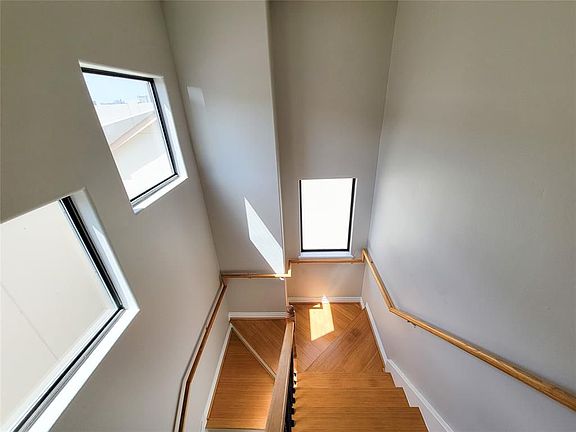 5th image of 2314 Camden Dr