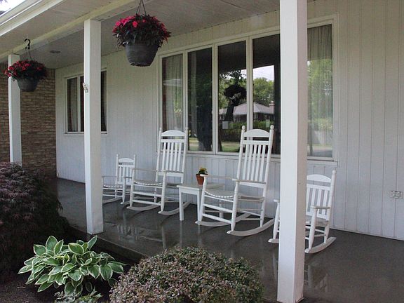 3rd image of 8125 Donna Pl