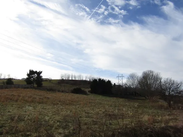 213 Bauer Ln E, Scottdale, PA 15683